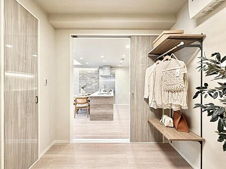 【洋室：】リビングと隣り合う洋室。趣味の部屋にもお子様の部屋にも出来る汎用性があります。