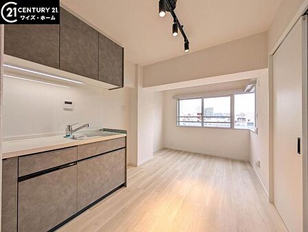 【リビング】家族の笑い声が聞こえてくるような温もりある空間。暮らしのメインステージとなる。