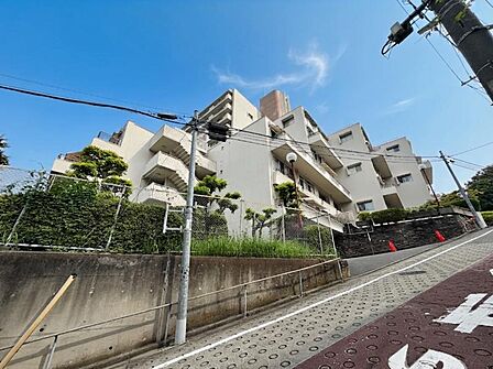 【外観】住まう誇りを再確認させる堂々たる風格。
