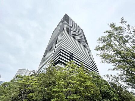 【外観】洗練されたファサードが目を惹きます。