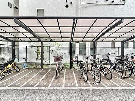 【駐輪場】 広く停めやすい駐輪場