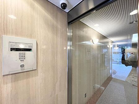 【エントランス】居住者を迎える上品な空間です。
