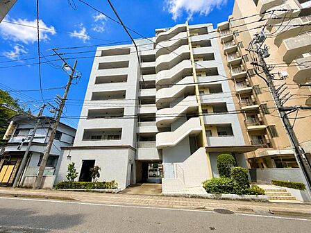 【外観】重厚感のある佇まいが魅力です。