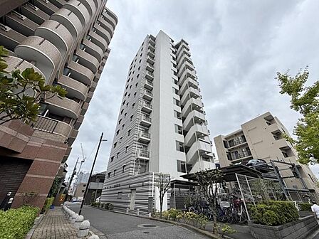 【外観】派手すぎず、地味すぎない。ちょうど良い高級感が漂う大人の住まい。