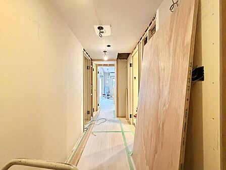 【玄関】住まいへと続くアプローチに、上質な迎賓空間を演出します。