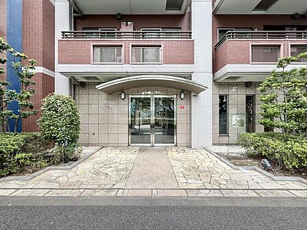 【外観】落ち着いた色調でまとめられた、落ち着きと品のある佇まい。