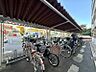 エントランス：【駐車場】　屋根付きの駐輪場は雨の日などにとても重宝します。
