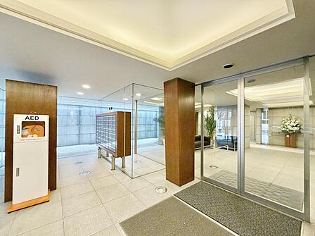 【エントランス】細部まで清掃が行き届き、管理体制の良さを実感できます