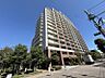 外観：【外観】陽光をたっぷりと取り込む明るい住空間。圧迫感がなく街並みに馴染む落ち着いた佇まい。