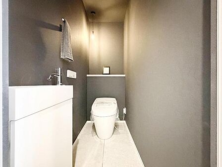 【トイレ】トイレも全て新品に交換されており、清々しく新生活を始めることができます