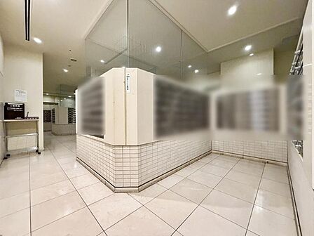 【エントランス】マンションの顔とも言えるエントランス　綺麗に管理され、いつでもお出迎えしてくれます