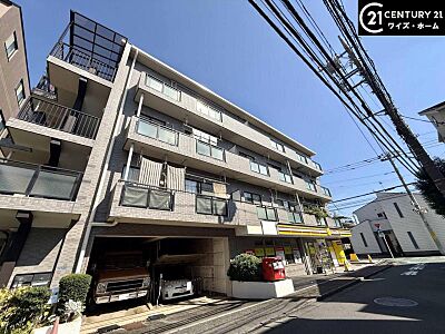 外観:【外観】青空に映える重厚な佇まい。都心の喧騒を忘れさせる端正な外観。 外観:【外観】青空に映える重厚な佇まい。都心の喧騒を忘れさせる端正な外観。