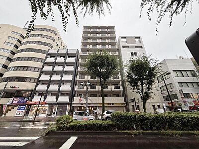 外観:【外観】時代の背景にとらわれず、いつの時代も凛とした佇まいが美しいマンションです。 外観:【外観】時代の背景にとらわれず、いつの時代も凛とした佇まいが美しいマンションです。