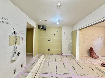 【LDK：8.0帖】インテリアを並べるのが今から待ち遠しい。ホッと一息つける空間へと変身中です。
