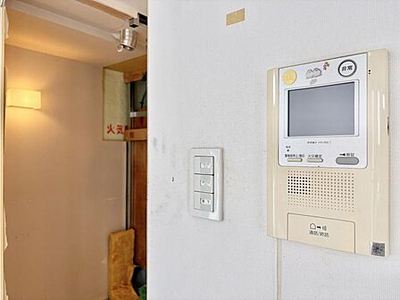 【TVインターホン】訪問者が一目でわかる安心のＴＶモニター付きインターホン。