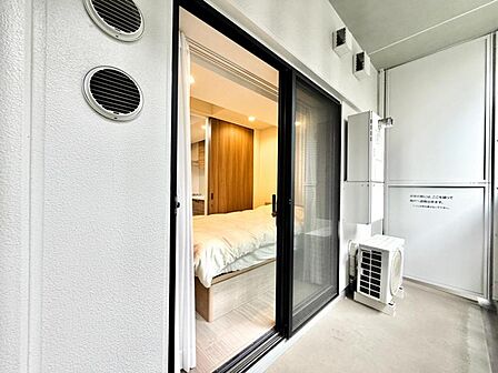 【バルコニー】　心地よい風を感じながら過ごせる、ゆとりある空間です。