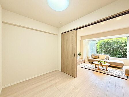 【洋室:4.0帖】リビングと隣り合う洋室。趣味の部屋にもリビング拡張としても使用出来る汎用性があります。