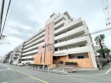 【外観】周囲の街並みに調和した外観です。