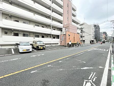 【駐車場】日々のカーライフを支える便利な設備です。