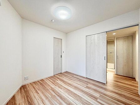 【洋室:7.0帖】 使い方に柔軟性があり、個室としても趣味の部屋としても利用可能です。