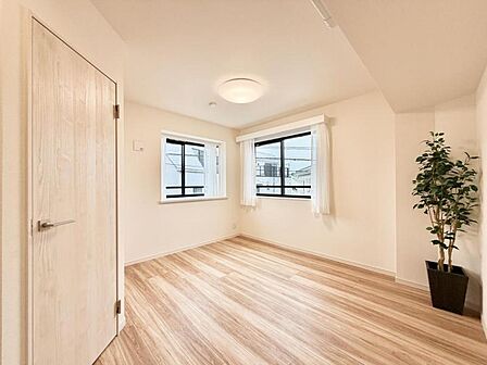 【洋室:7.0帖】 一日の疲れをいやしてくれる主寝室。時を忘れて過ごす場所として過ごせるお部屋です。