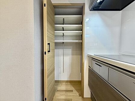 【収納】天井高を活かした収納でスペースを有効活用できます。