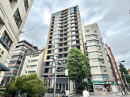 【外観】　落ち着いた色合いで、周囲の街並みに馴染む外観です。