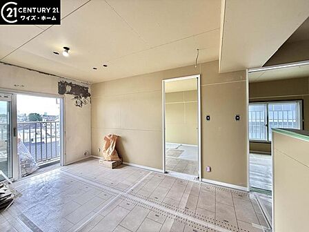 【リビング：12帖】広々とした開放感をその手に。暮らしの質を変えるリノベ、進行中。