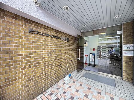 【エントランス】日常の始まりと終わりを彩る空間。