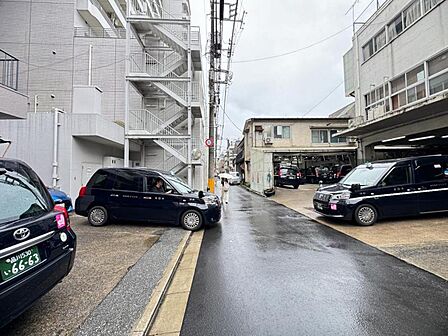 【駐車場】通勤やお出かけにも心強い敷地内スペース。