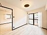 室内：【洋室：6帖】使い方に柔軟性があり、個室としても趣味の部屋としても利用可能です。