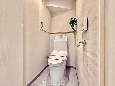 【トイレ】トイレも全て新品に交換されており、清々しく新生活を始めることができます