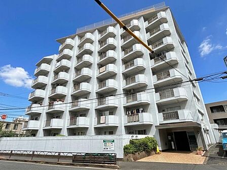 【外観】青空にマッチした外観は何とも美しく街に馴染み住まう方に寄り添った佇まい