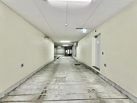 【駐車場】車の出し入れもスムーズな使い勝手の良い駐車スペースです。