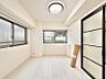 洋室：【洋室：5.6帖】2面採光のあかるいお部屋です。