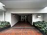 エントランス：【エントランス】上質な雰囲気を纏う共用スペース。