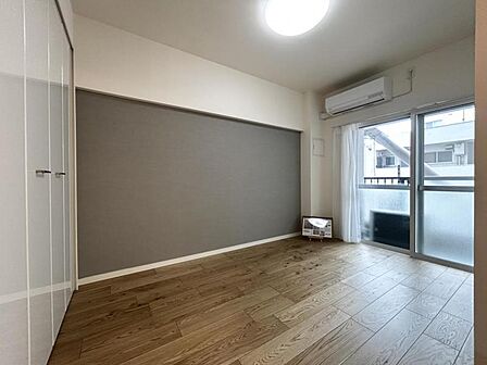 【洋室:4.9帖】使い方に柔軟性があり、個室としても趣味の部屋としても利用可能です。