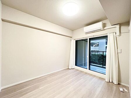 【洋室:5.4帖】使い方に柔軟性があり、個室としても趣味の部屋としても利用可能です。