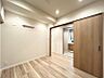 寝室：【洋室：4.2帖】プライベートなお部屋ではゆったりとした時間を過ごしたいです。落ち着いた時間が流れる住空間。