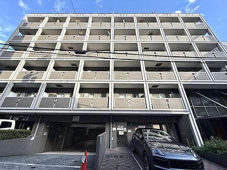 【外観】重厚感と洗練さを兼ね備えた佇まい。