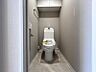トイレ：【トイレ】落ち着いたトーンで洗練されたデザインのトイレです。