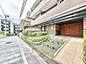 エントランス：【エントランス】　しっかりと管理が行き届き開放感があり明るいマンションの顔