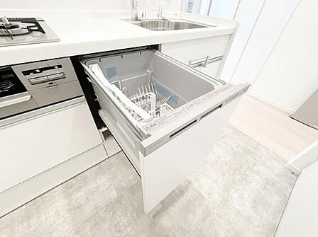 【キッチン】収納スペースが豊富で、調理器具や食材もスッキリ片付きます。