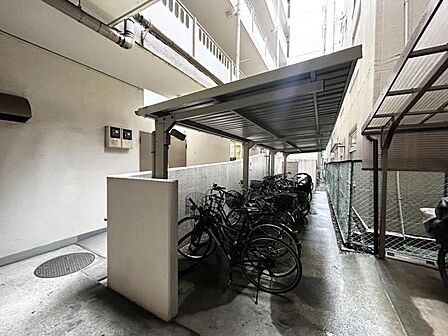 【駐輪場】　広く停めやすい駐輪場