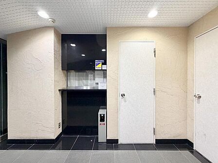 【エントランス】建物の印象を高める洗練された佇まい。