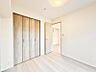 寝室：【洋室：4帖】シンプルで温かみのあるデザインで、ゆったりと過ごせます。