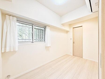 【洋室:4.帖】仕事や趣味のスペースとしても活用できる、多用途に使える部屋。