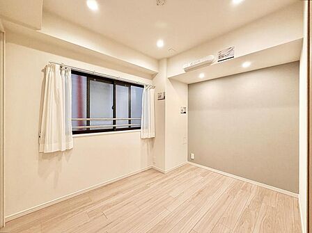 【洋室:4.1帖】ゆったりと寛ぎながら、心も体もリフレッシュできる一部屋。