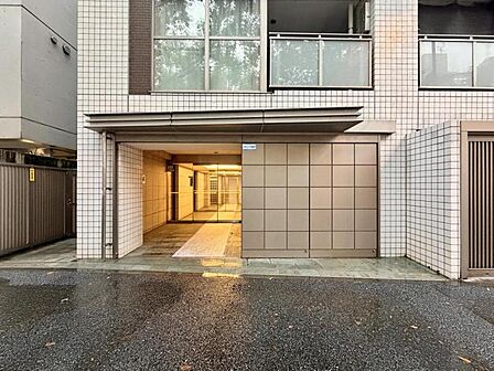 【外観】奥行きがあり、道路からの視線も気になりません。