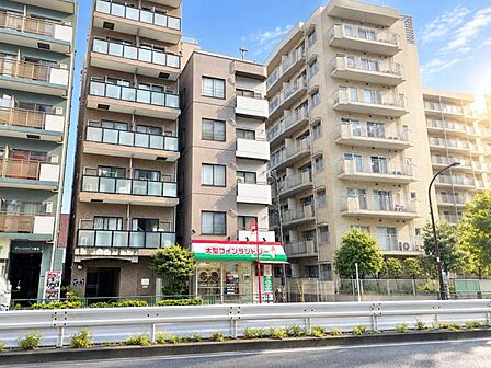 【外観】周囲の街並みに調和した外観です。